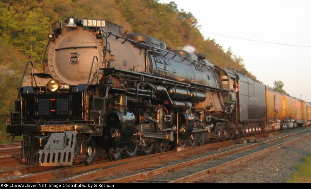 UP Challenger steam 3985 St Paul MN Sept 2009.